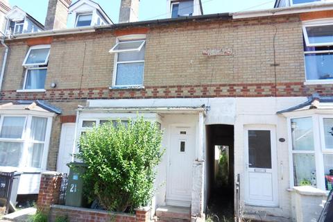 3 bed property, in Kings Road, £150,000