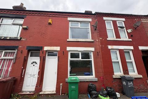 2 bed property, in Lizmar Terrace, £140,000