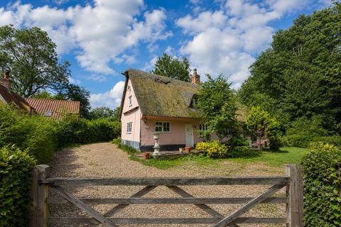3 bed property, in The Street, £425,000
