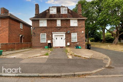 3 bed property, in Framlingham Crescent, £450,000