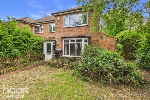 4 bed property, in Carlton Way, £575,000