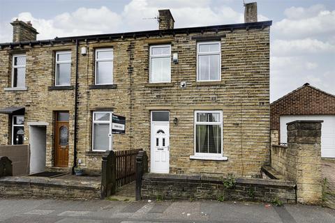 2 bed property, in Dalton Fold Road, £150,000