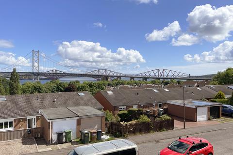 2 bed property, in 7 Springfield View, £205,000