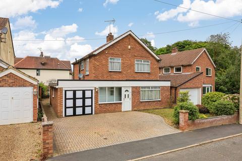 3 bed property, in Harding Way, £650,000