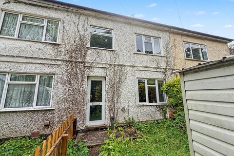 3 bed property, in Colehill, £325,000