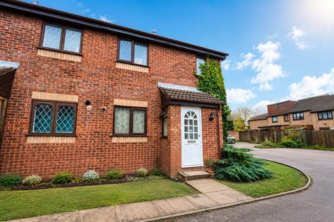 1 bed property, in The Campions, £325,000