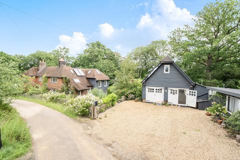 5 bed property, in Eridge Road, £1,095,000