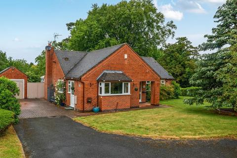 3 bed property, in Manor Crest, £459,000