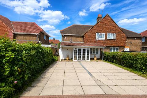 5 bed property, in Hunters Grove, £650,000