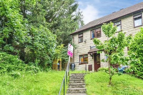 2 bed property, in Upper Whatcombe, £200,000