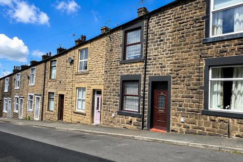 2 bed property, in South Street, £129,950