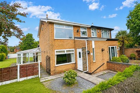 3 bed property, in Clarke Crescent, £310,000