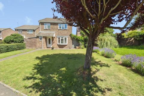 4 bed property, in Wiltshire Avenue, £450,000