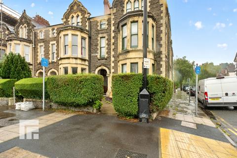 10 bed property, in Cathedral Road, £1,095,000