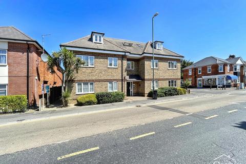 2 bed property, in Columbia Road, £170,000