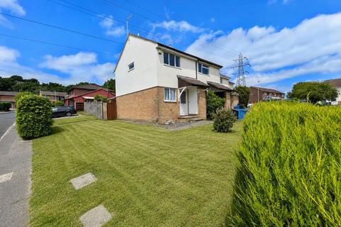 2 bed property, in Viscount Walk, £250,000