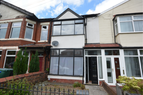 2 bed property, in Cuckoo Lane, £220,000