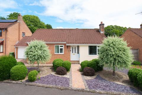3 bed property, in Bishopslea Close, £400,000