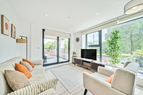 3 bed property, in Hillreach, £350,000