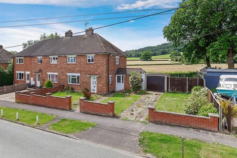 3 bed property, in Warwick Close, £525,000