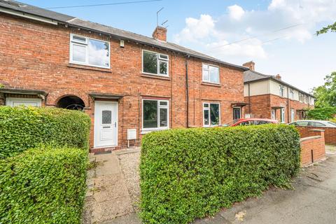 2 bed property, in Fifth Avenue, £230,000