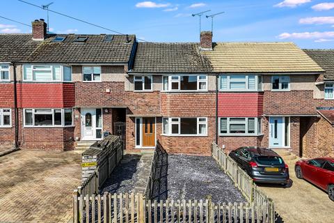 3 bed property, in Hawthorn Close, £320,000