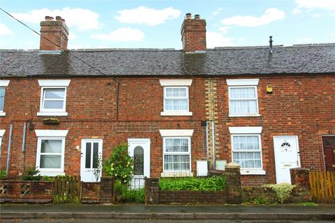 2 bed property, in Woodhouse Lane, £165,000