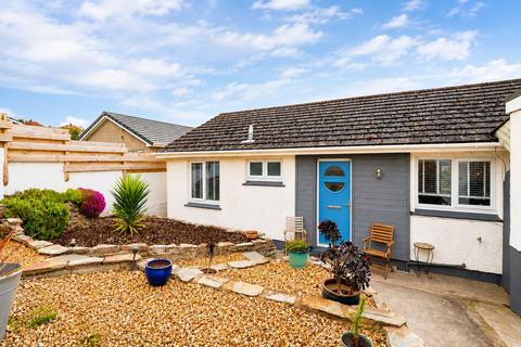 2 bed property, in Linden Avenue, £350,000