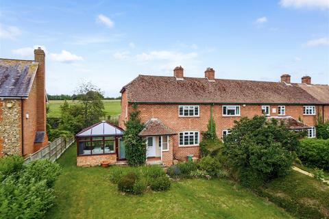 3 bed property, in Hurstbourne Priors, £410,000