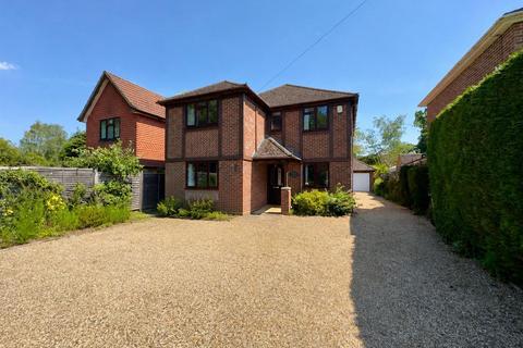 4 bed property, in Wood Lane, £750,000