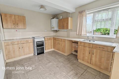 3 bed property, in Mollison Road, £130,000