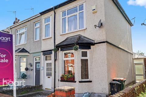 3 bed property, in Aston Crescent, £200,000