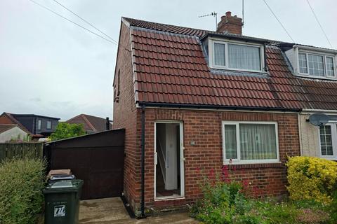 2 bed property, in Crescent Way, £145,000
