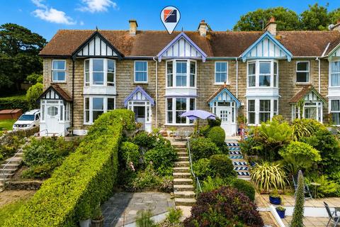 2 bed property, in Woodlands, £385,000