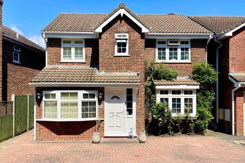 5 bed property, in Swordfish Drive, £525,000