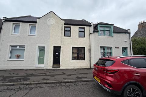 2 bed property, in Main Street, £80,000