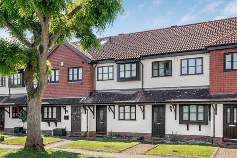 2 bed property, in Firs Wood Close, £395,000