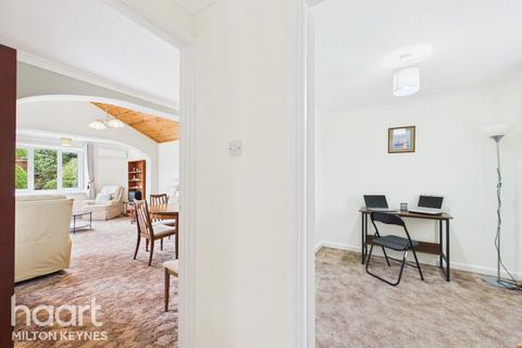 3 bed property, in Ramsay Close, £300,000