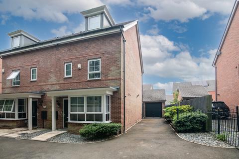 4 bed property, in Parkers Way, £335,000