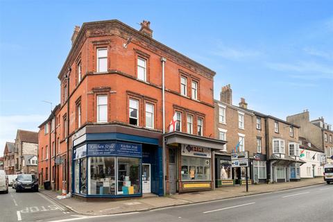 2 bed property, in High East Street, £225,000