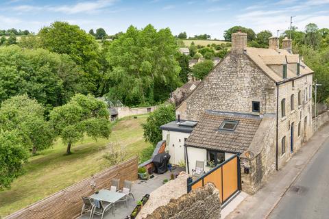 4 bed property, in Hampton Hill, £550,000