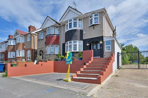 3 bed property, in Vernon Rise, £575,000
