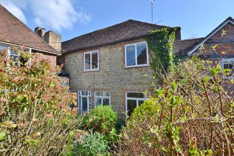 2 bed property, in Petworth, £320,000
