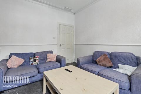 3 bed property, in Roebuck Road, £230,000