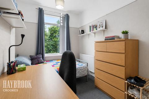 3 bed property, in Roebuck Road, £230,000