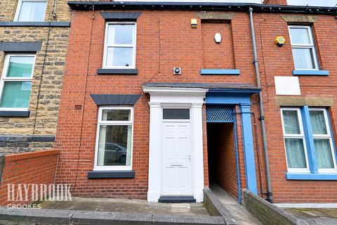 3 bed property, in Roebuck Road, £230,000