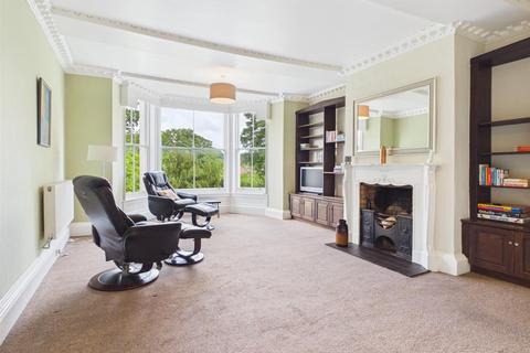 3 bed property, in High Street, £209,950