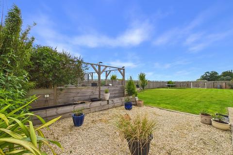 4 bed property, in Hepworth Road, £475,000