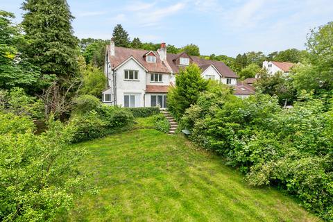 4 bed property, in Webb Estate, £1,050,000