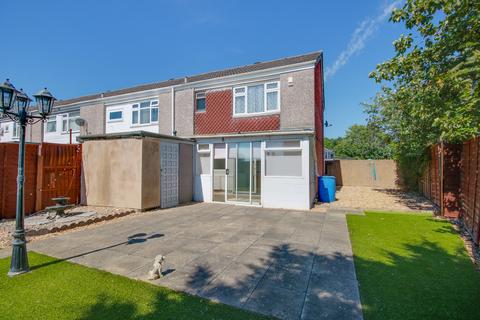 2 bed property, in SHOLING! NO FORWARD CHAIN! IMPRESSIVE PLOT!, £230,000